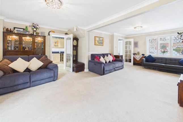 47, Regency Gardens, Walton-On-Thames photo 4
