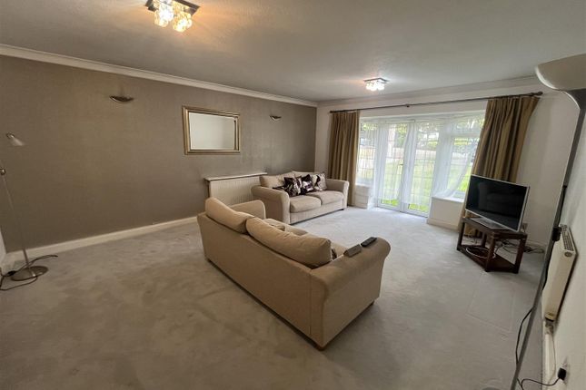 21, Myrtleside Close, Northwood photo 4