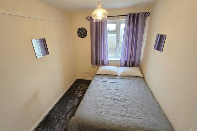 53 Gurney Close, Barking photo 4