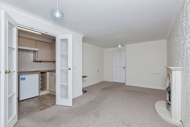 Flat for sale in Pettifor Court, Leicester