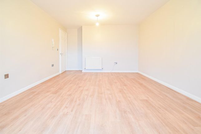 Flat to rent in St Christophers Walk, Wakefield