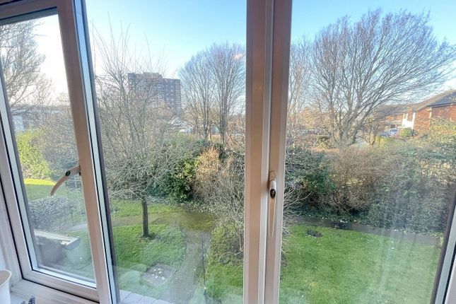 Flat 17, Grace Darling House, 9 Vallis Close, Poole photo 3