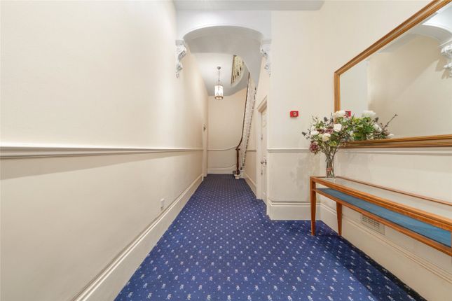 Flat for sale in Sutherland Avenue, Maida Vale, London