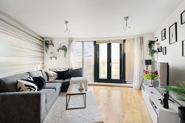 Flat 17, Kestrel Place, Greenhithe photo 4