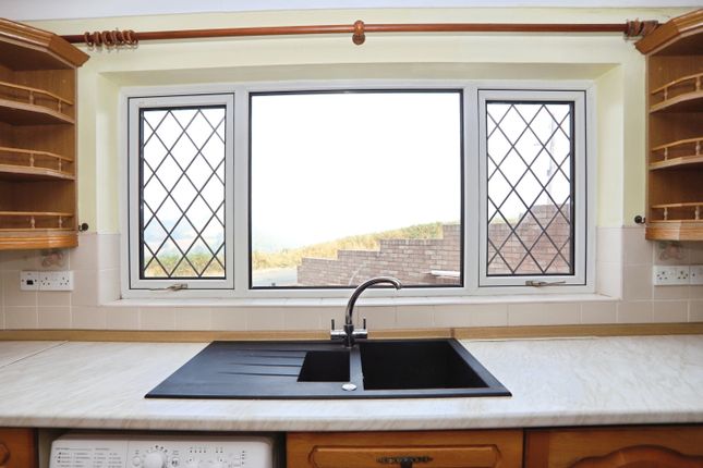 112, Lewis Street, Bargoed photo 4