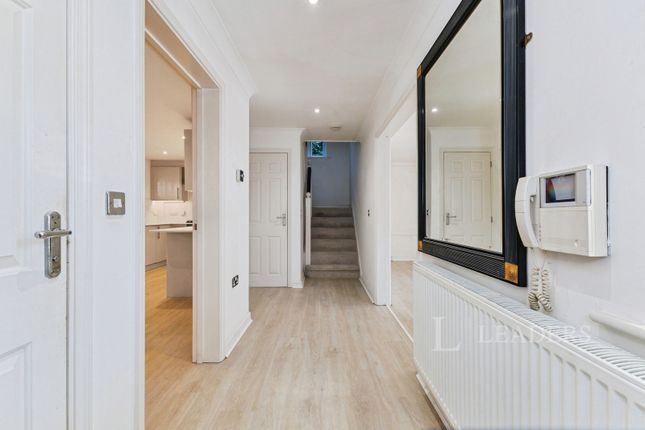 20, Duchess Court, Surrey photo 4