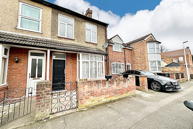 Semi-detached house to rent in Thornton Street, Bedford