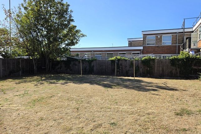 Flat 4 Twin Oaks Court, 134, Harlington Road, UXBRIDGE photo 3