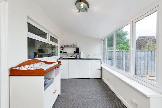14 Swift Close, Royston photo 4