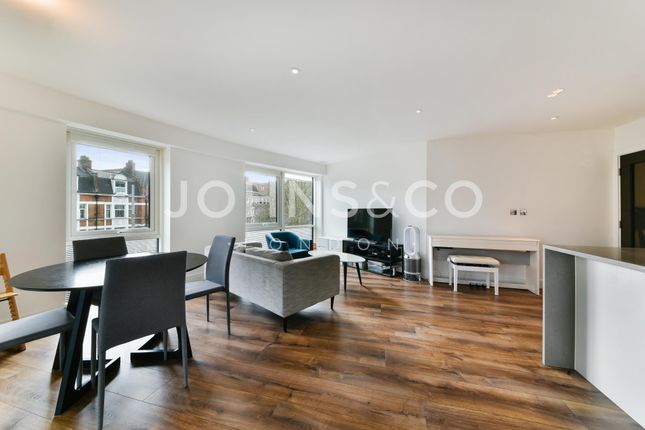 Flat to rent in Quartz House, Dickens Yard, Ealing