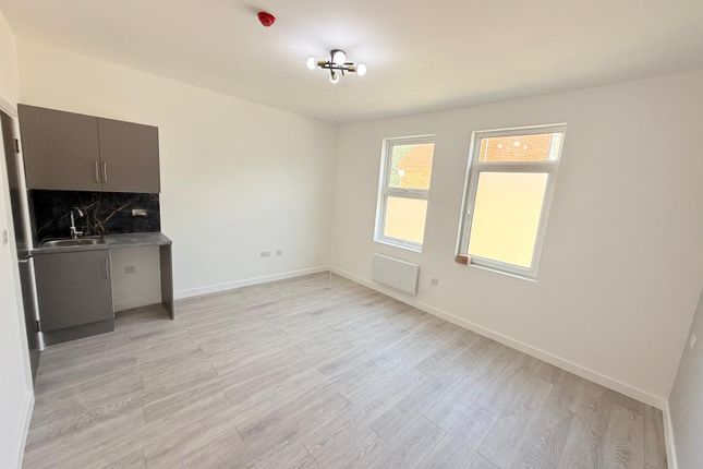 Upper Class Estates Presents: Stylish Studio Flat DSS Welcome To Rent In Clapton Â€“ E5