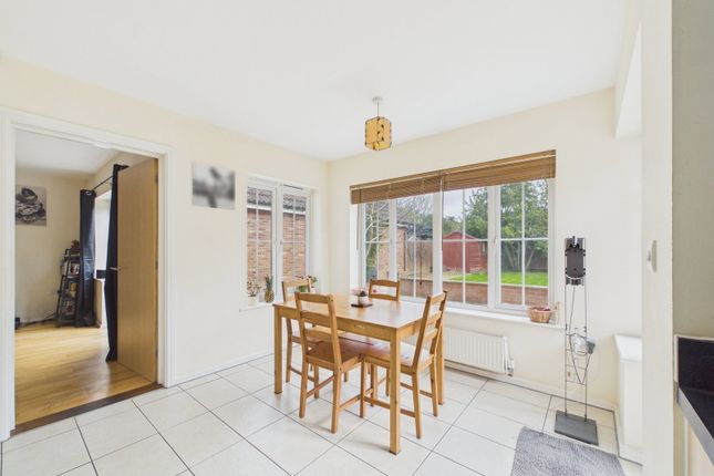 18, Warwick Road, Dunmow photo 4