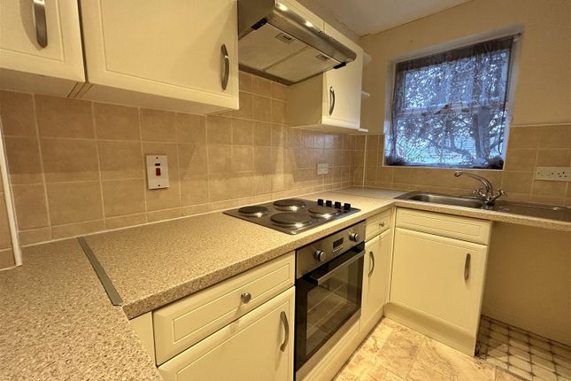 25, Wishart Way, Chippenham photo 2