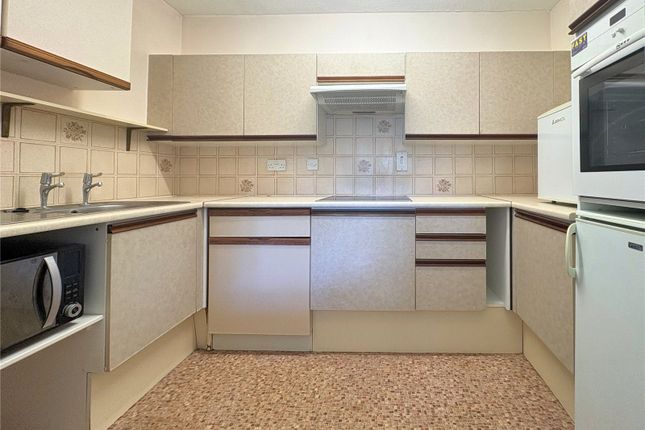 108, Barclay Court, Cirencester photo 4