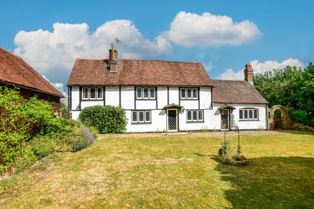 Thumbnail Detached house for sale in Bucks Hill, Kings Langley