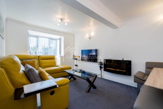6, Orchard Croft, Dewsbury photo 3