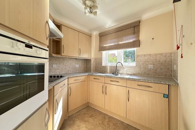 Apt 15, Southwood Court Southend Road, Billericay photo 4