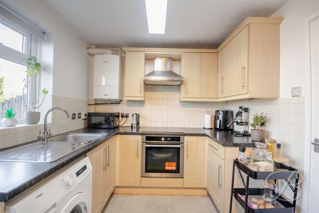 Swalebank Close, Chesterfield photo 2