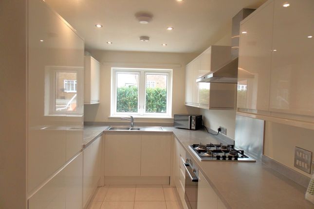 35 FFR Double, Muirfield Road, Watford photo 2