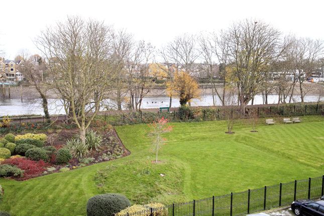 Flat 32, Earls House, 10, Strand Drive, Richmond photo 2
