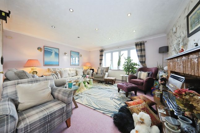 5, Ewloe Close, Kidderminster photo 3
