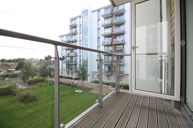 Flat to rent in Pyrene House, Brentford