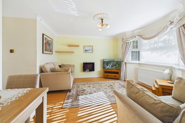 16 Harton Lea, North Avenue, South Shields photo 4