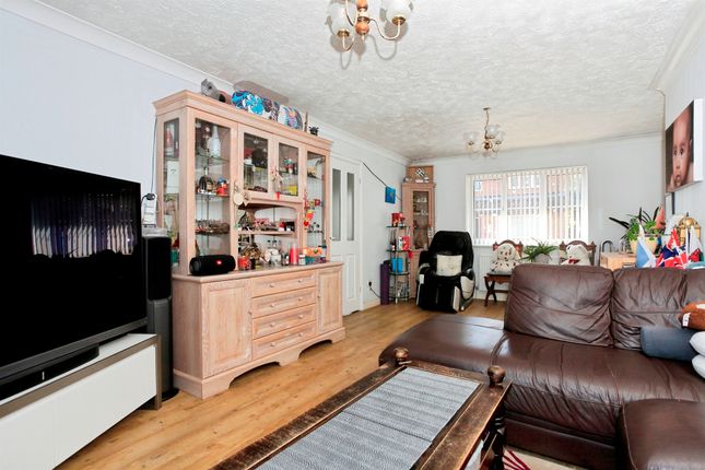 1, Tarrant, Peterborough photo 4