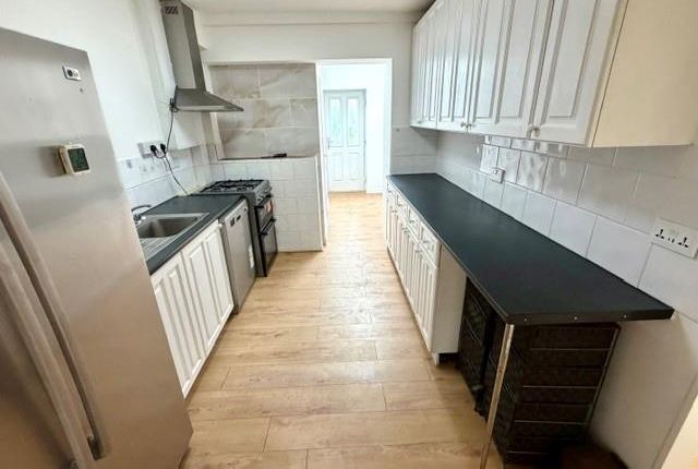 Norbury Grove, Mill Hill photo 3