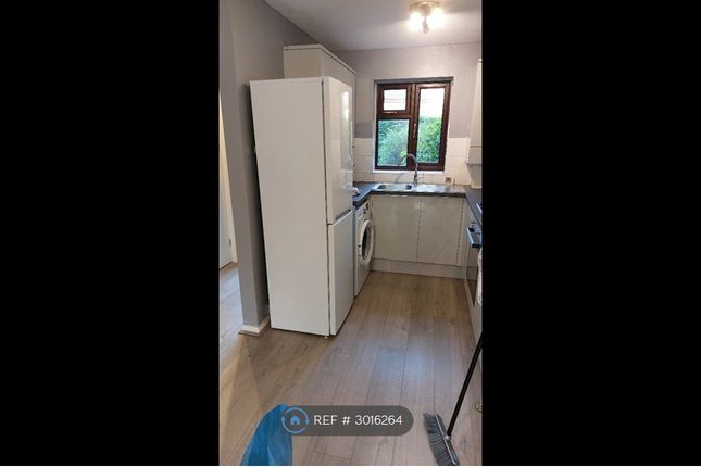 Britten Close, Elstree, Borehamwood photo 5