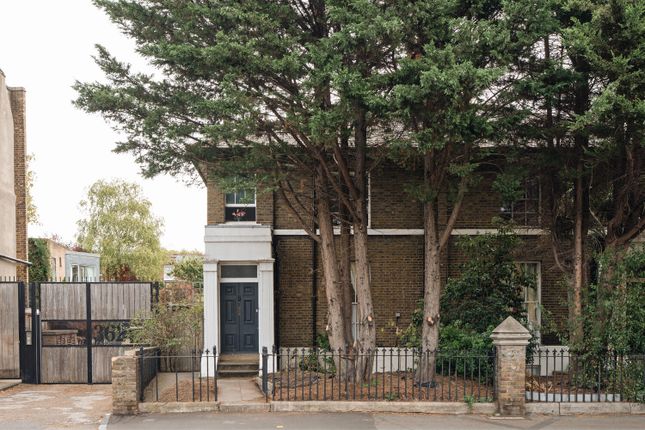 Queensbridge Road, London photo 2