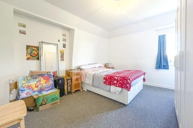 Flat 14, London photo 5