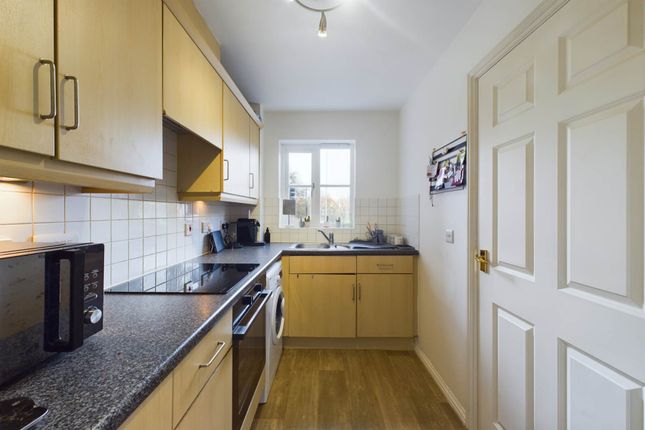 Flat for sale in Harriet House, Apsley