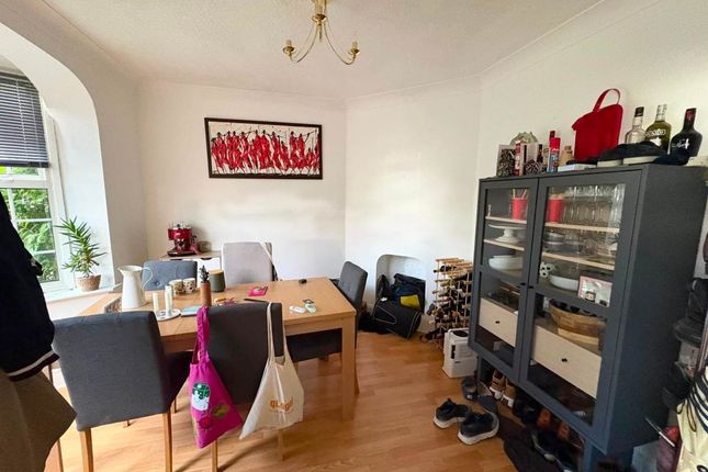 14, Willrose Crescent, London photo 4