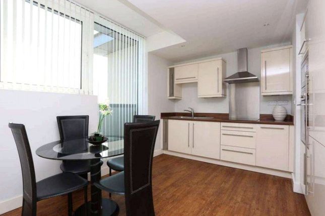 Flat to rent in Fathom Court, 2 Basin Approach, London