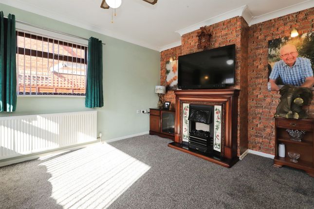 8, Orchard Close, STOURPORT-ON-SEVERN photo 3