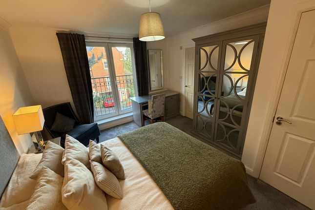 Room 2, Derby photo 2