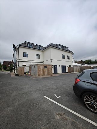 flat 7, 238, Cobham Road, Leatherhead photo 2