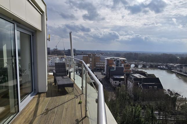 Flat to rent in 17 Henry Macaulay Avenue, Kingston Upon Thames, Surrey