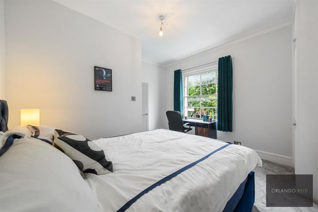 Flat for sale in Larkhall Rise, London