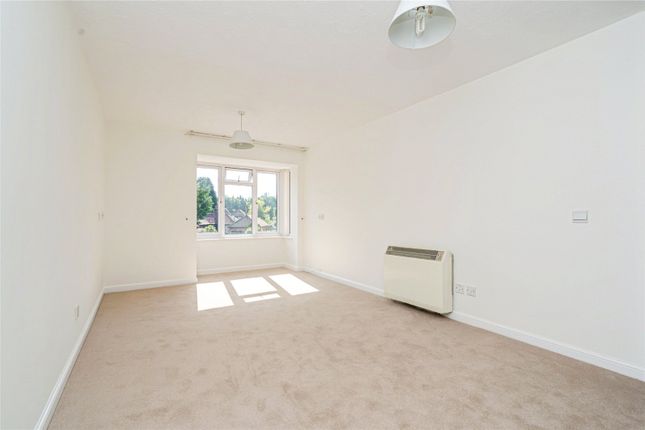 14, Cedar Court (Addlestone), Addlestone photo 4