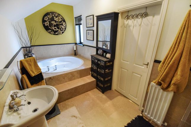 Town house for sale in The Locks, Bingley
