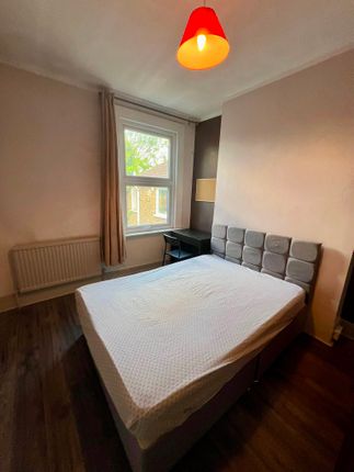 Room to rent in Room 2, Trundleys Road, Lewisham, London