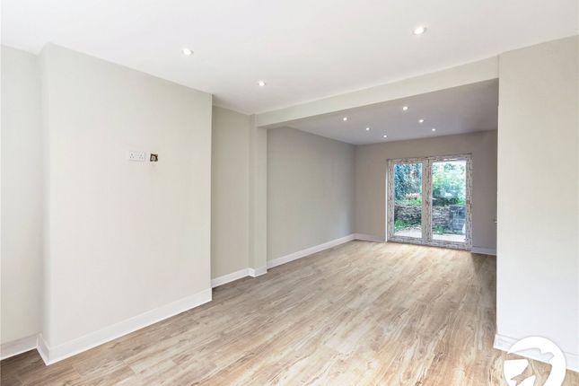 11, Andrew Close, Dartford photo 4