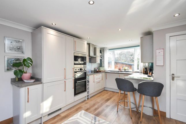 40, Moor Close, Harrogate photo 3