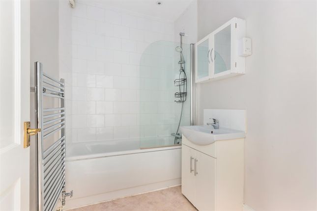 Flat for sale in Wyfold Road, London