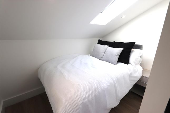 Studio, 23, Central Avenue, Southend-On-Sea photo 5