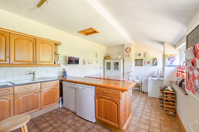 Courtyard Cottage, Chetwynd Park, Newport photo 4