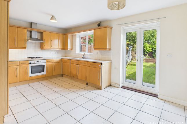 4, Bluebell Way, Hatfield photo 3