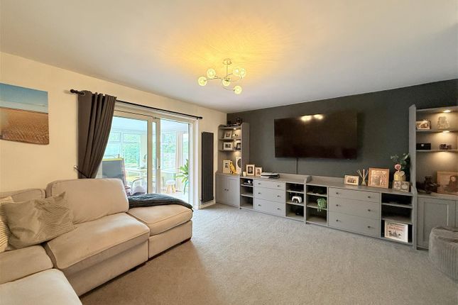 14, Home Farm Avenue, Hyde photo 2